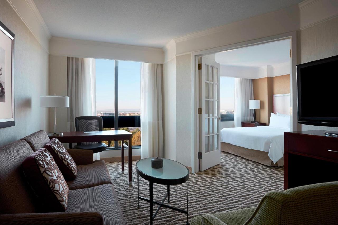 Washington Dulles Marriott Suites Herndon Bagian luar foto