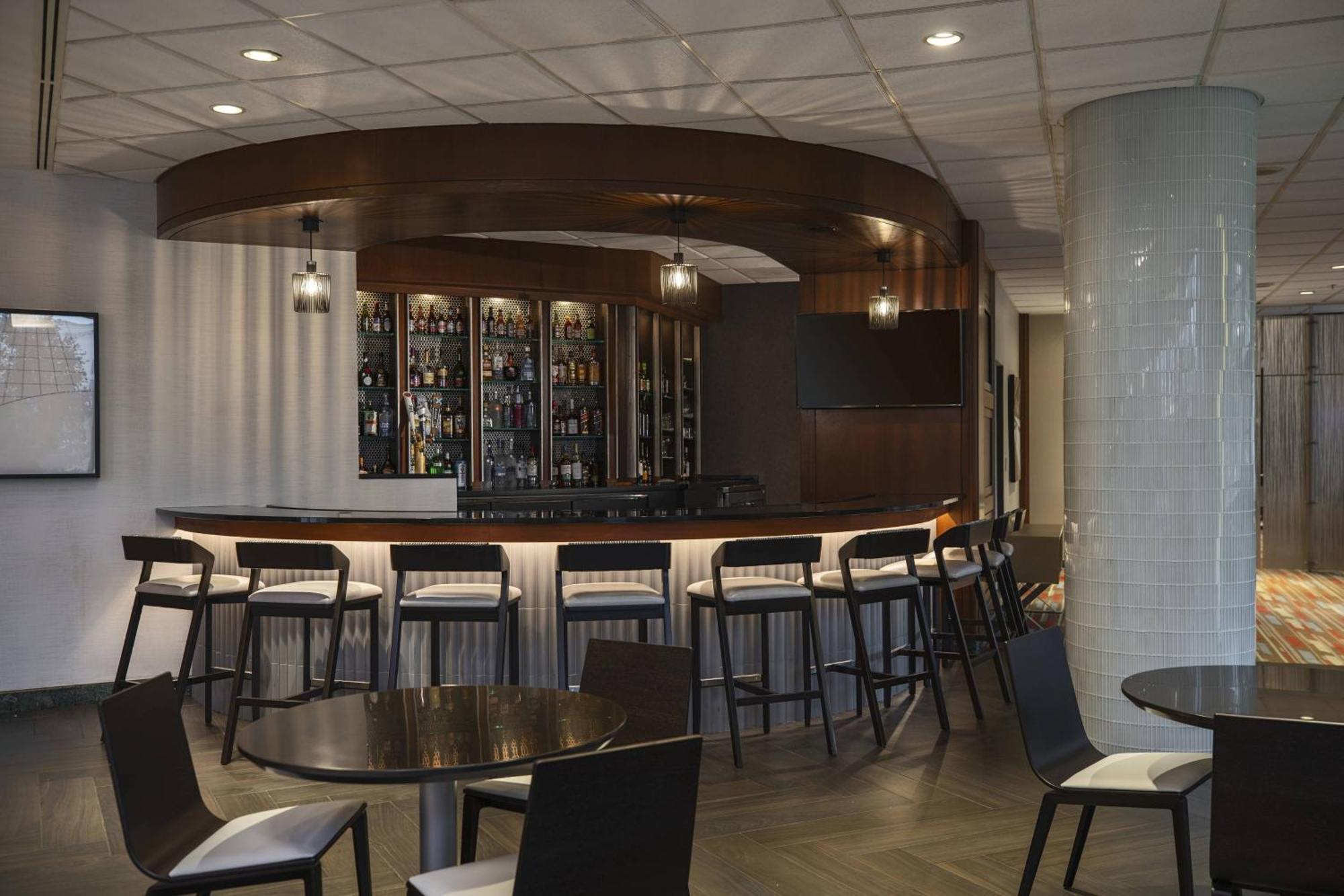 Washington Dulles Marriott Suites Herndon Bagian luar foto