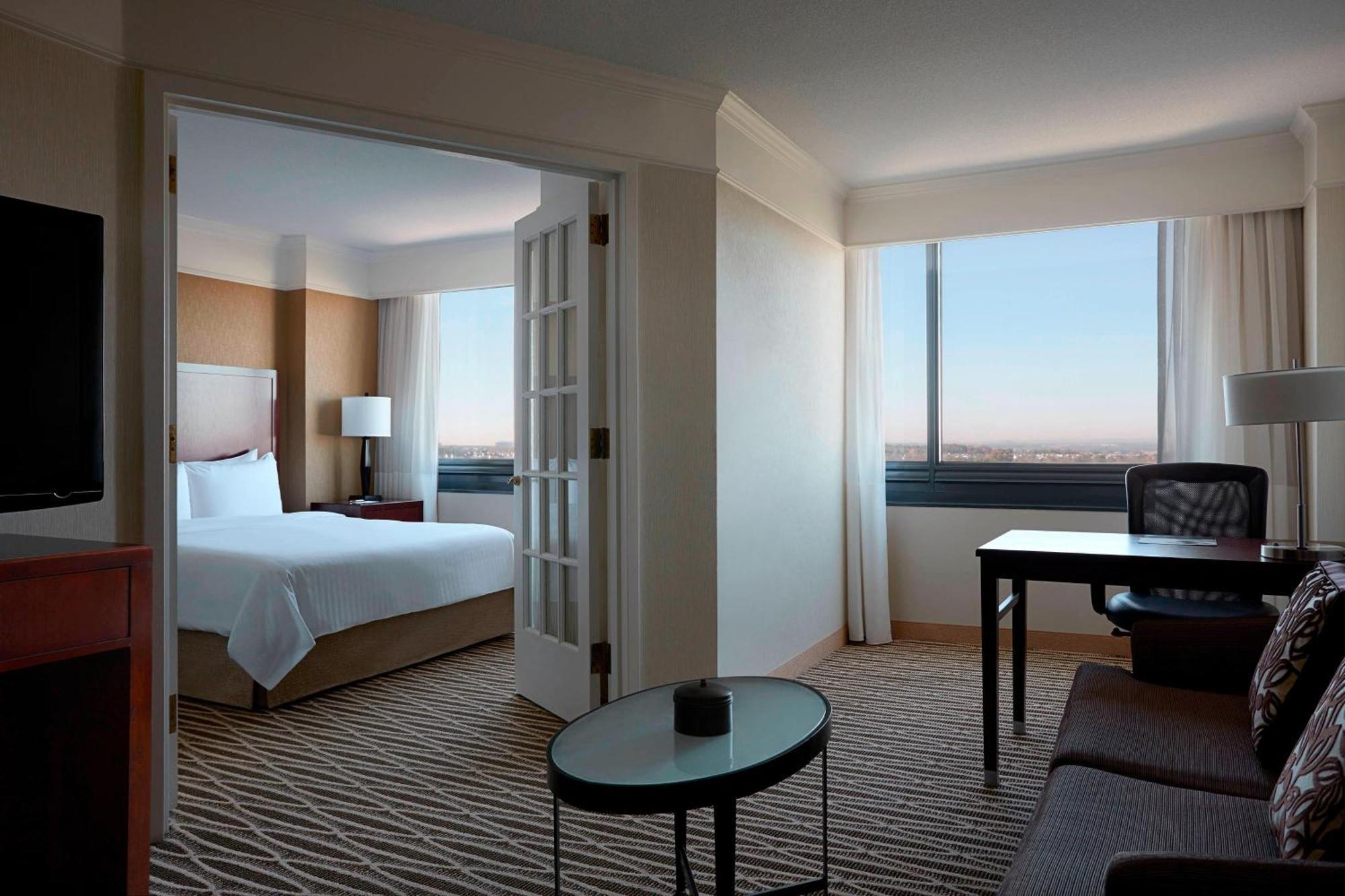 Washington Dulles Marriott Suites Herndon Bagian luar foto