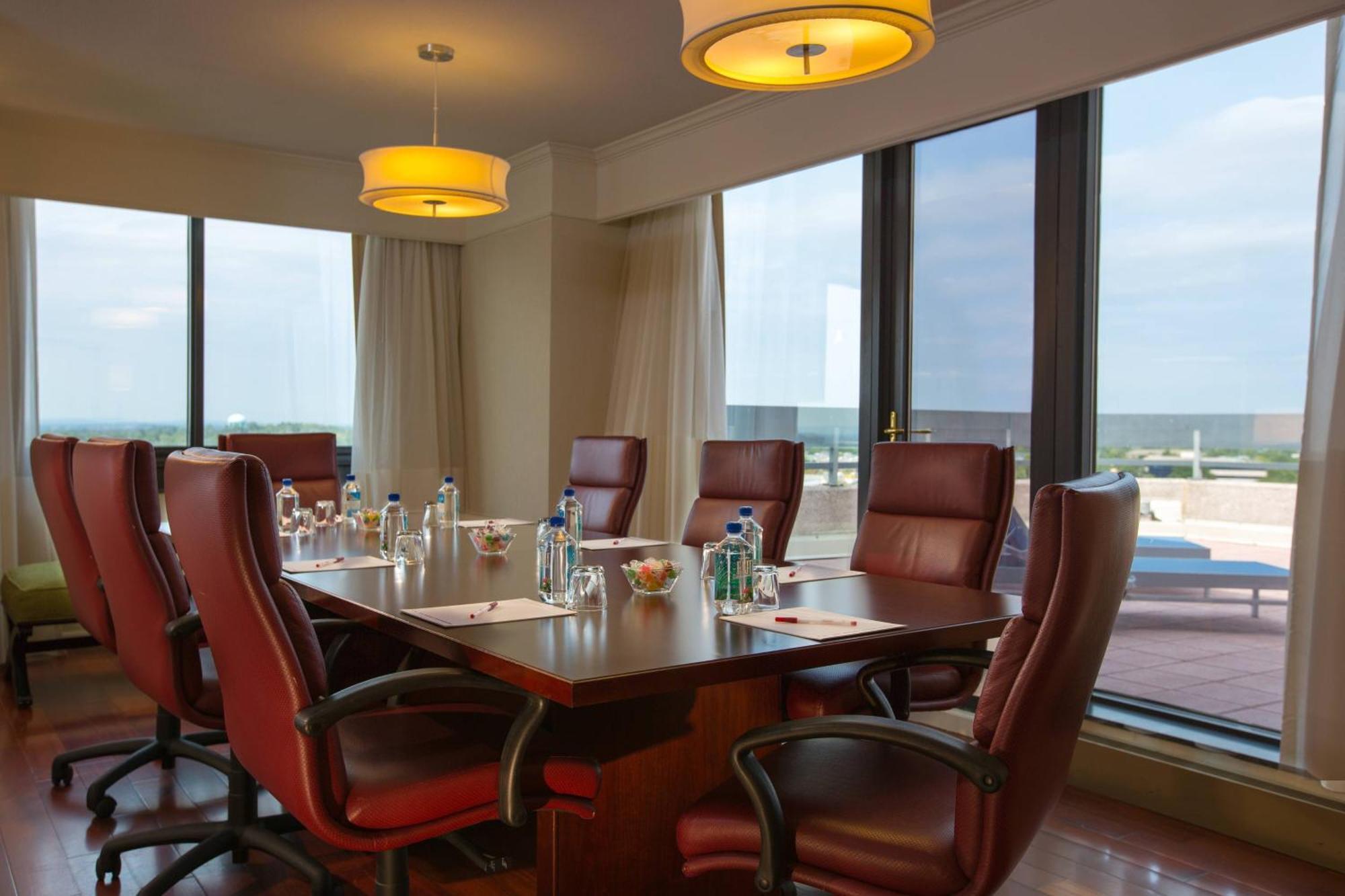 Washington Dulles Marriott Suites Herndon Bagian luar foto
