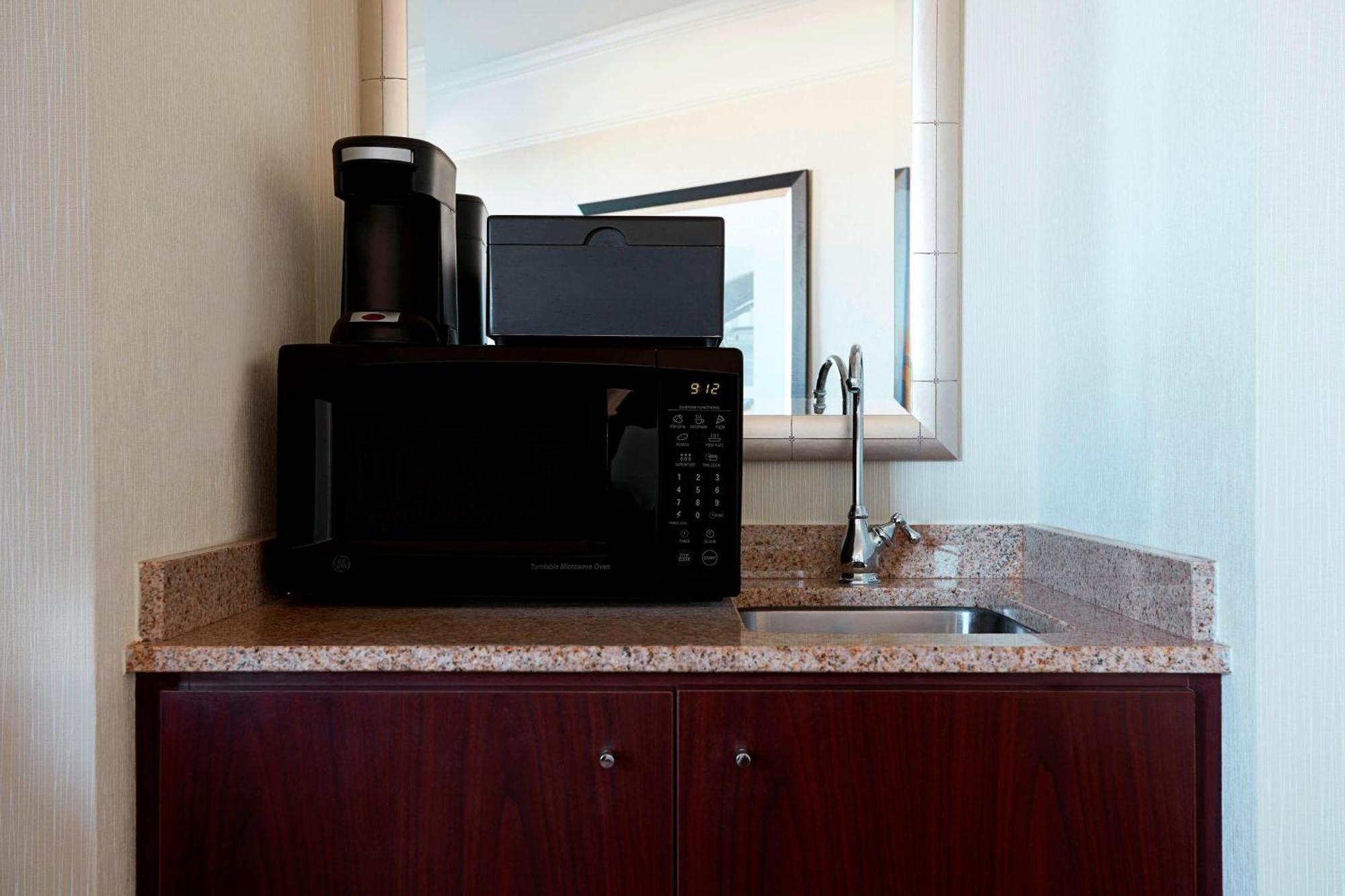 Washington Dulles Marriott Suites Herndon Bagian luar foto