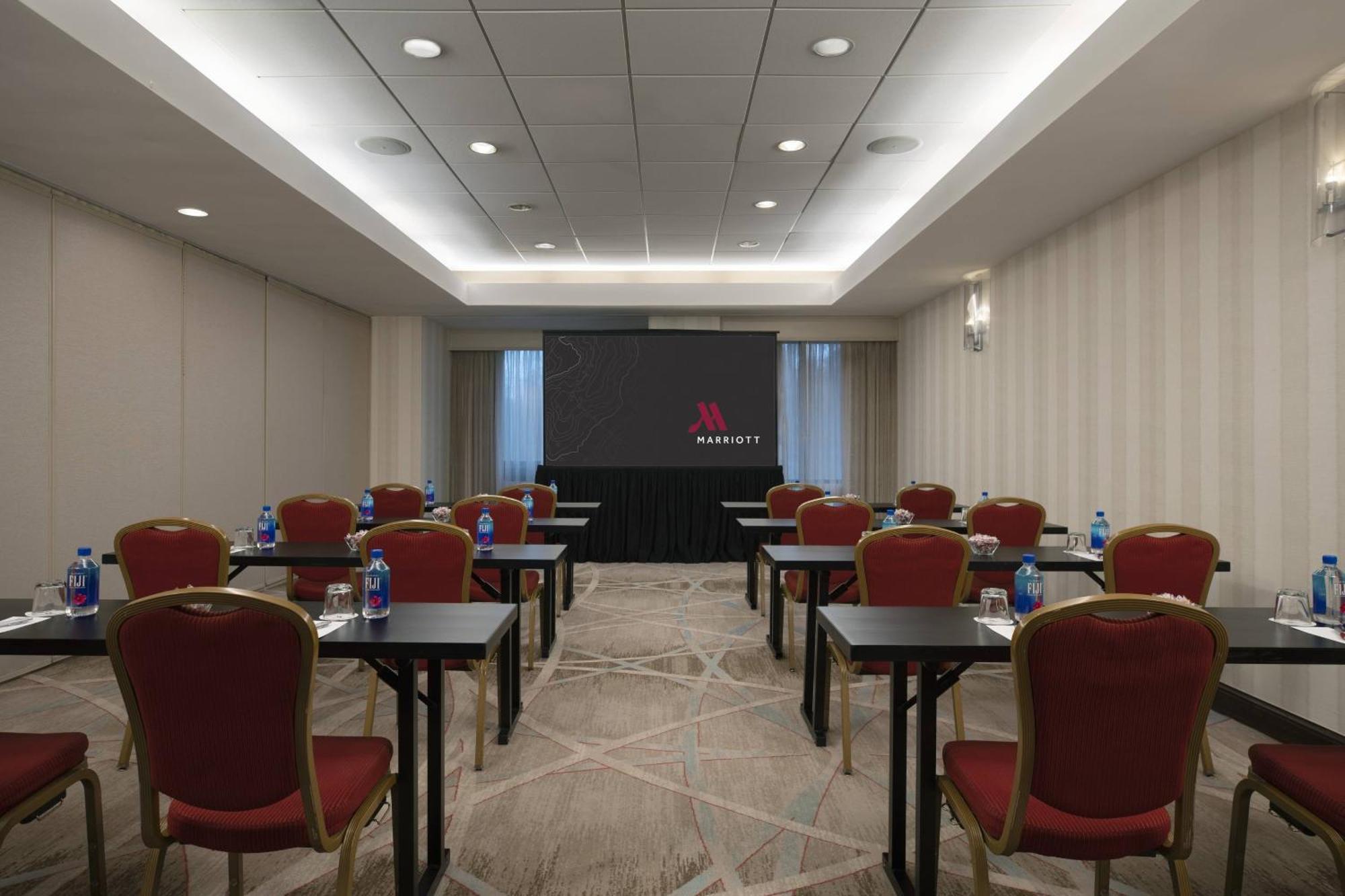 Washington Dulles Marriott Suites Herndon Bagian luar foto