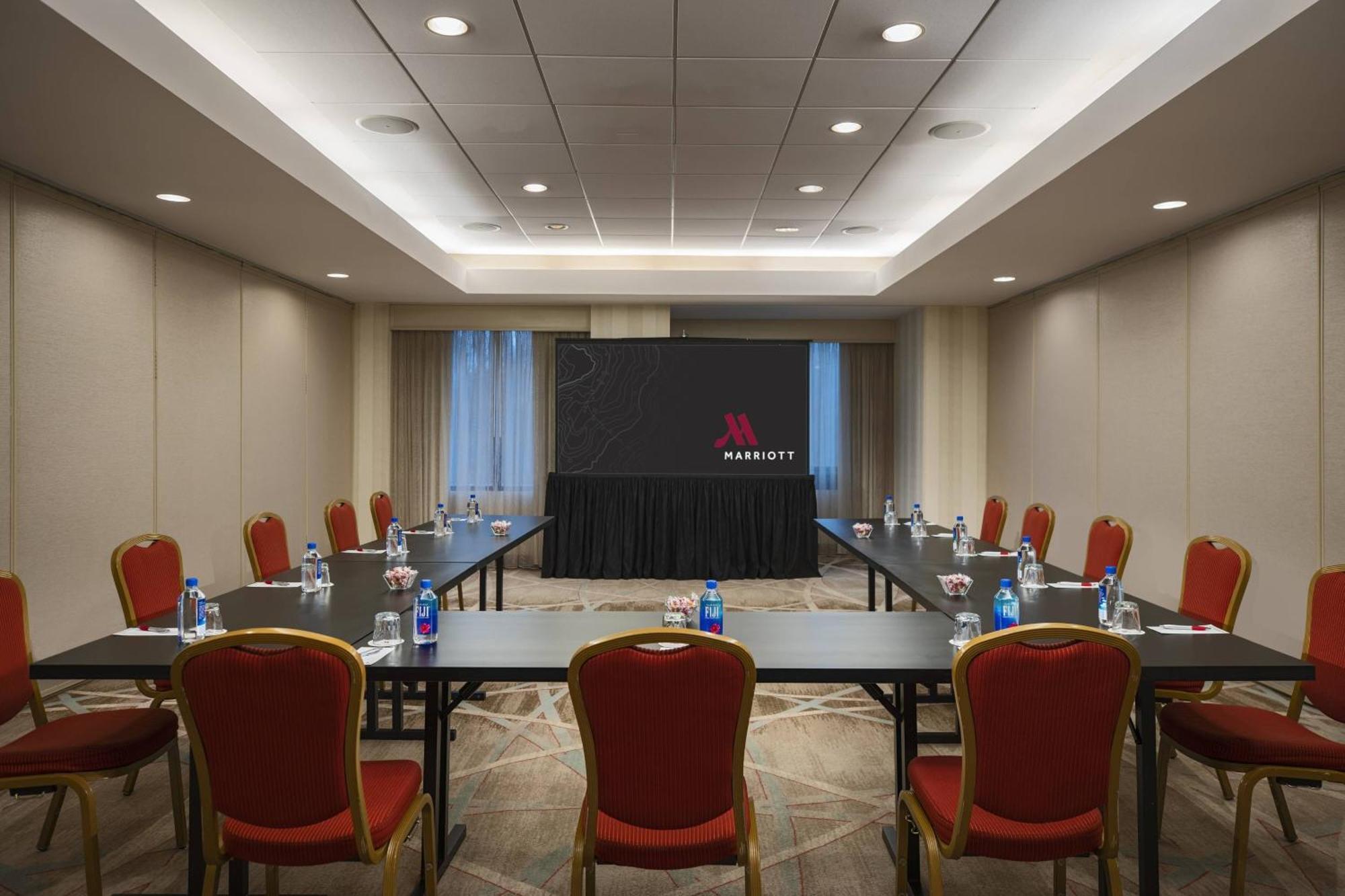 Washington Dulles Marriott Suites Herndon Bagian luar foto