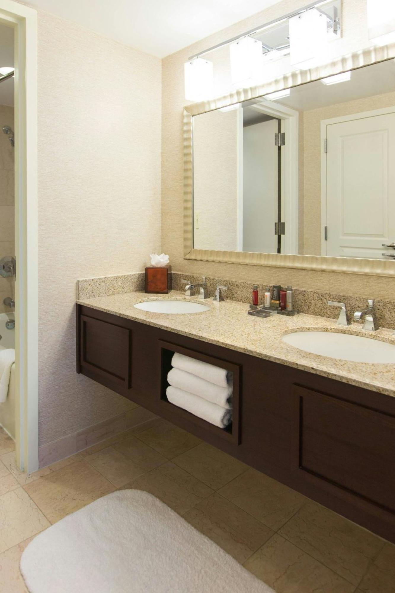 Washington Dulles Marriott Suites Herndon Bagian luar foto