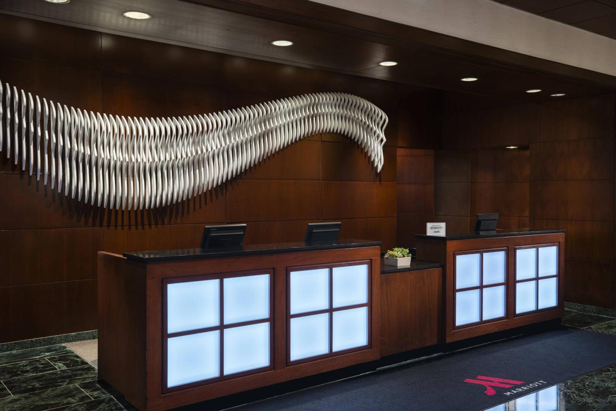 Washington Dulles Marriott Suites Herndon Bagian luar foto