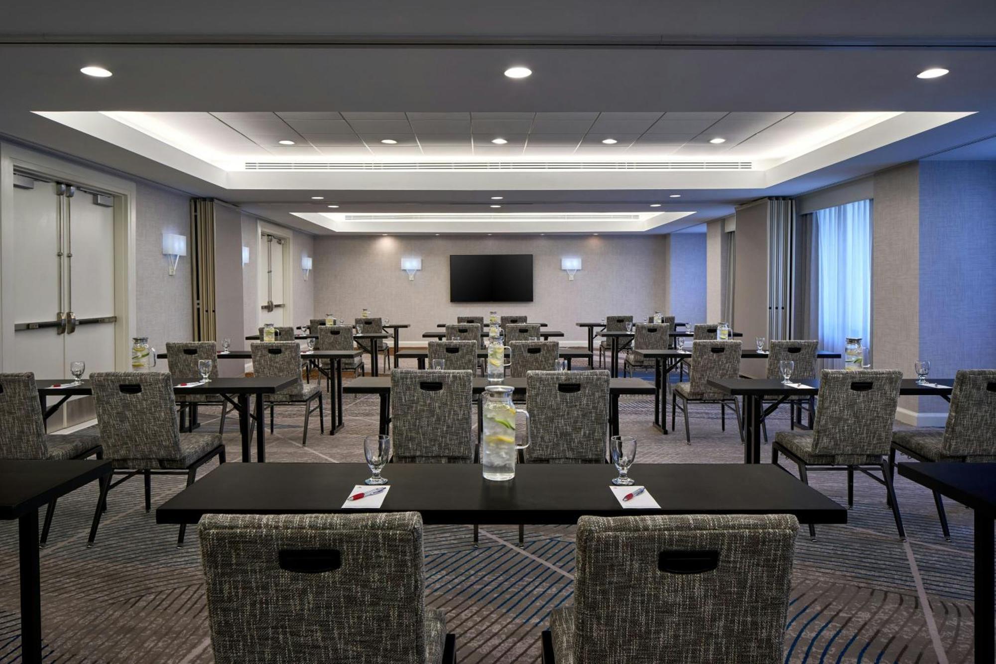 Washington Dulles Marriott Suites Herndon Bagian luar foto