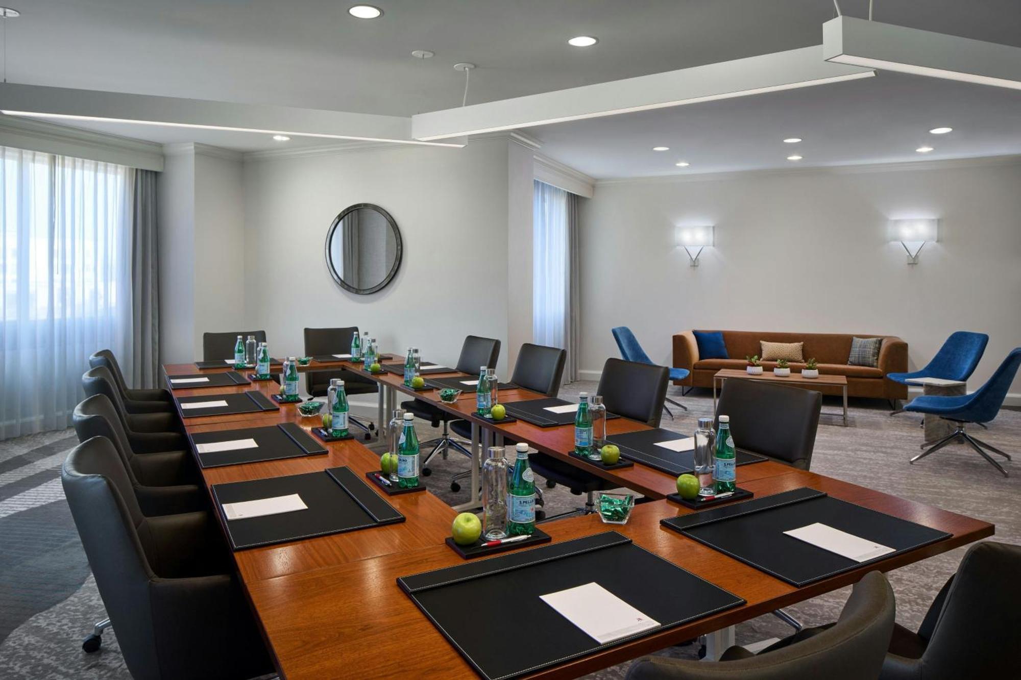 Washington Dulles Marriott Suites Herndon Bagian luar foto