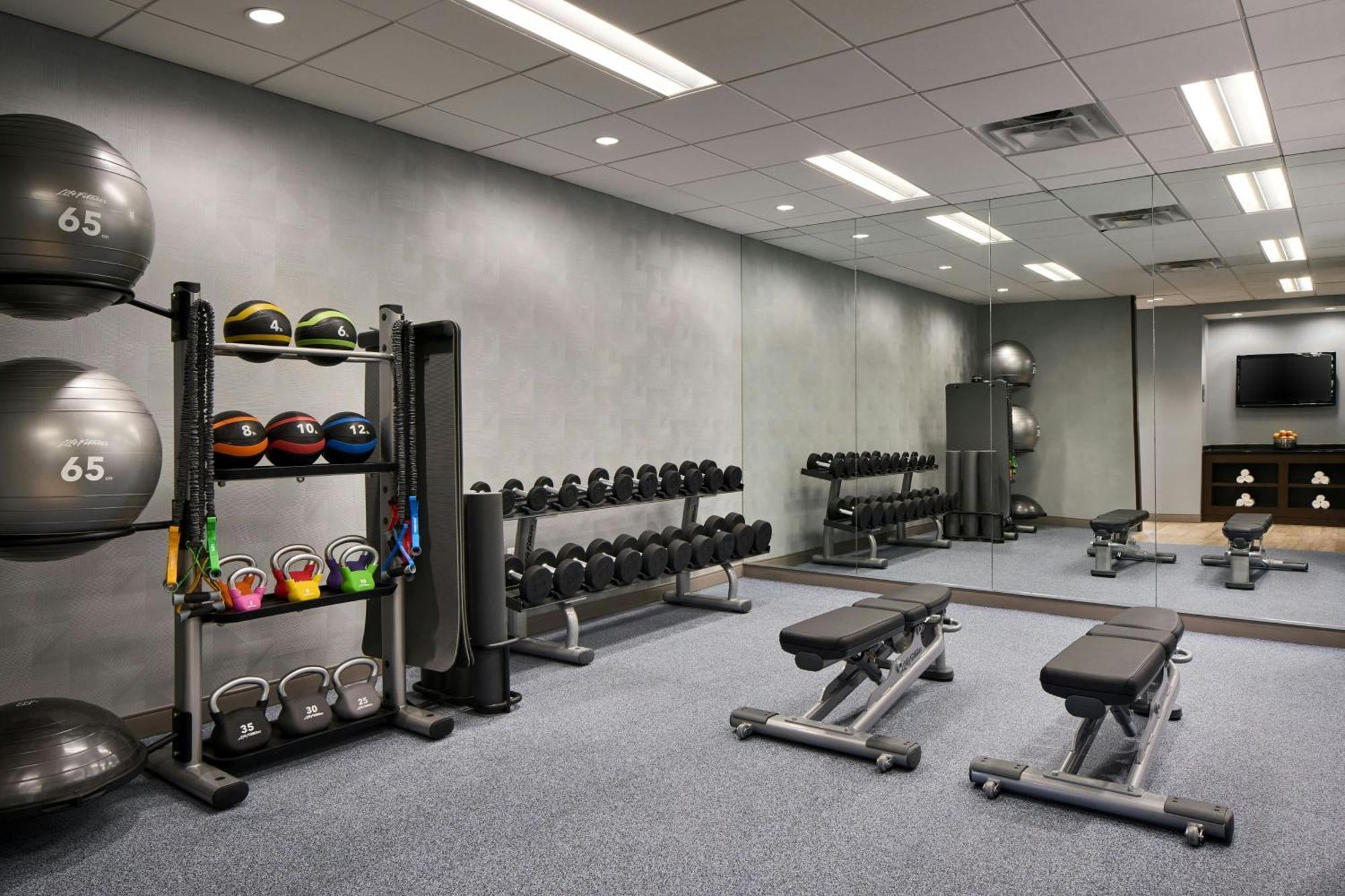 Washington Dulles Marriott Suites Herndon Bagian luar foto
