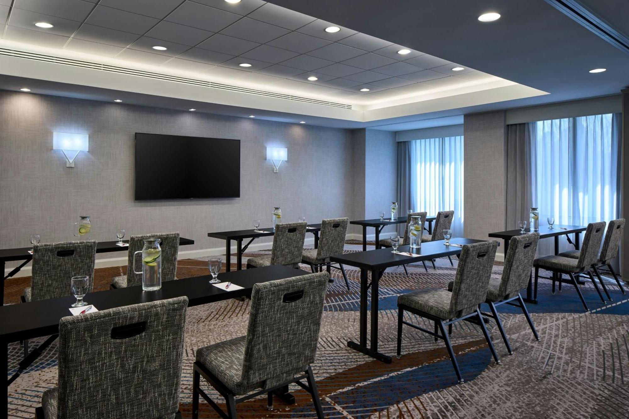 Washington Dulles Marriott Suites Herndon Bagian luar foto